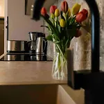 Sunny 2br Flat-top Location-amazing Views Apartament