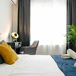 Sunny 2br Flat-top Location-amazing Views Apartament