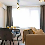 Apartament Sunny 2br Flat-top Location-amazing Views *