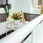 Sunny 2br Flat-top Location-amazing Views Apartament Bukareszt