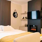 Sunny 2br Flat-top Location-amazing Views *