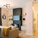 Sunny 2br Flat-top Location-amazing Views Bukareszt