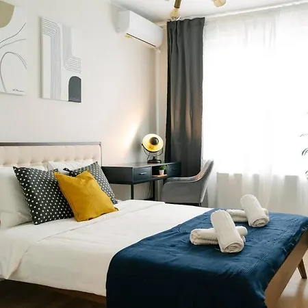 Sunny 2br Flat-top Location-amazing Views דירה