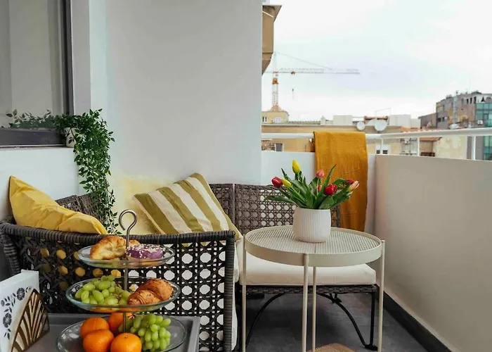 Sunny 2br Flat-top Location-amazing Views