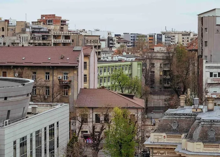 Sunny 2br Flat-top Location-amazing Views *