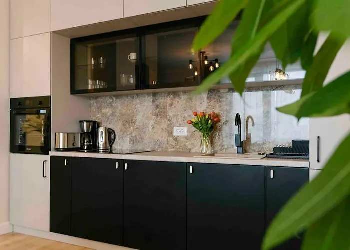 Sunny 2br Flat-top Location-amazing Views *