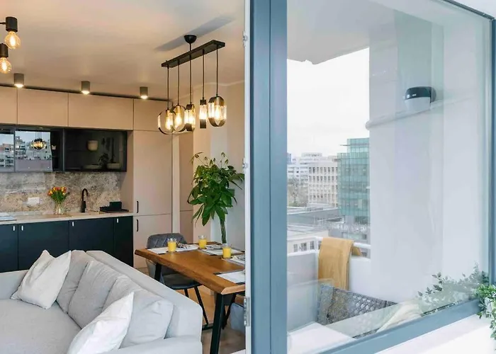 Sunny 2br Flat-top Location-amazing Views *