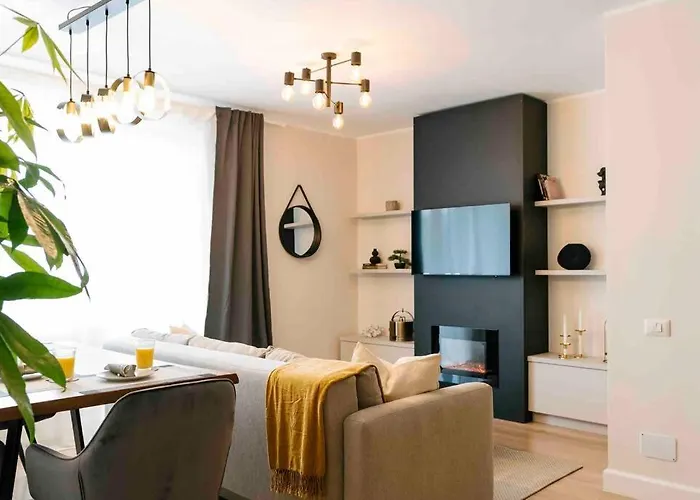 Sunny 2br Flat-top Location-amazing Views Apartamento Bucareste