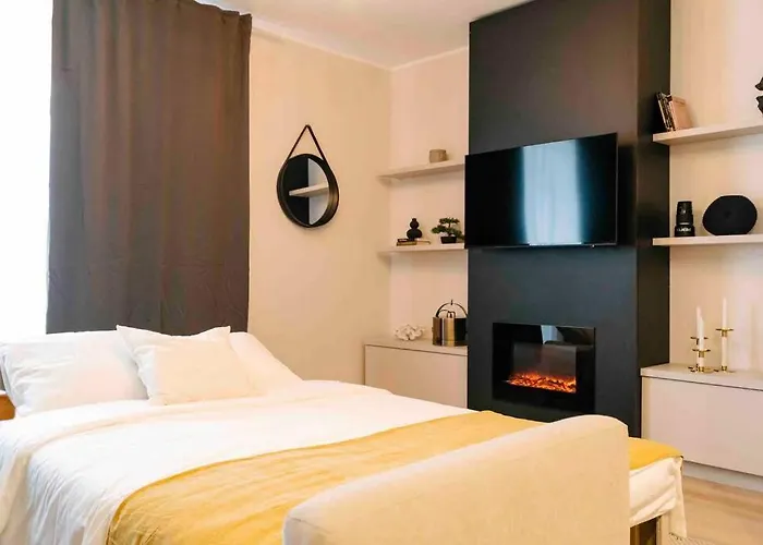 Sunny 2br Flat-top Location-amazing Views *