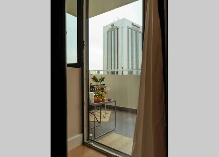 Sunny 2br Flat-top Location-amazing Views *