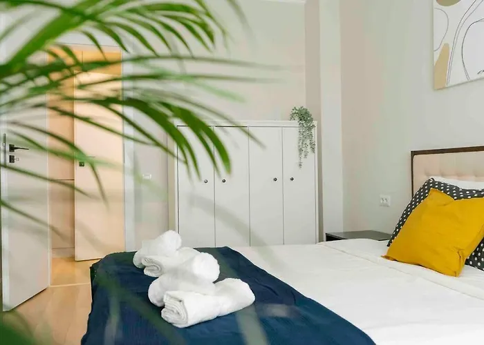 Sunny 2br Flat-top Location-amazing Views