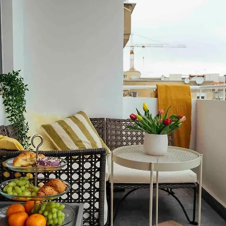 Sunny 2br Flat-top Location-amazing Views