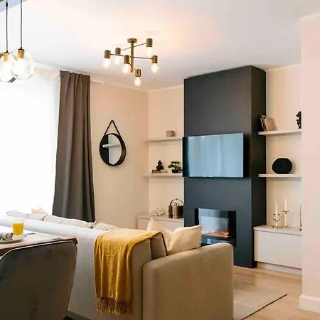 Sunny 2br Flat-top Location-amazing Views *