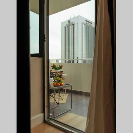 Sunny 2br Flat-top Location-amazing Views *