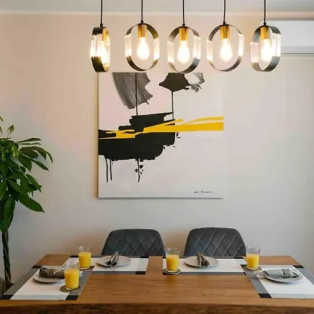 Daire Sunny 2br Flat-top Location-amazing Views *